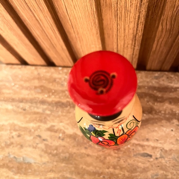 Russian Matryoshka Style Dolls Salt & Pepper Shakers Wood Handmade Russia 5.5" - Picture 3 of 9